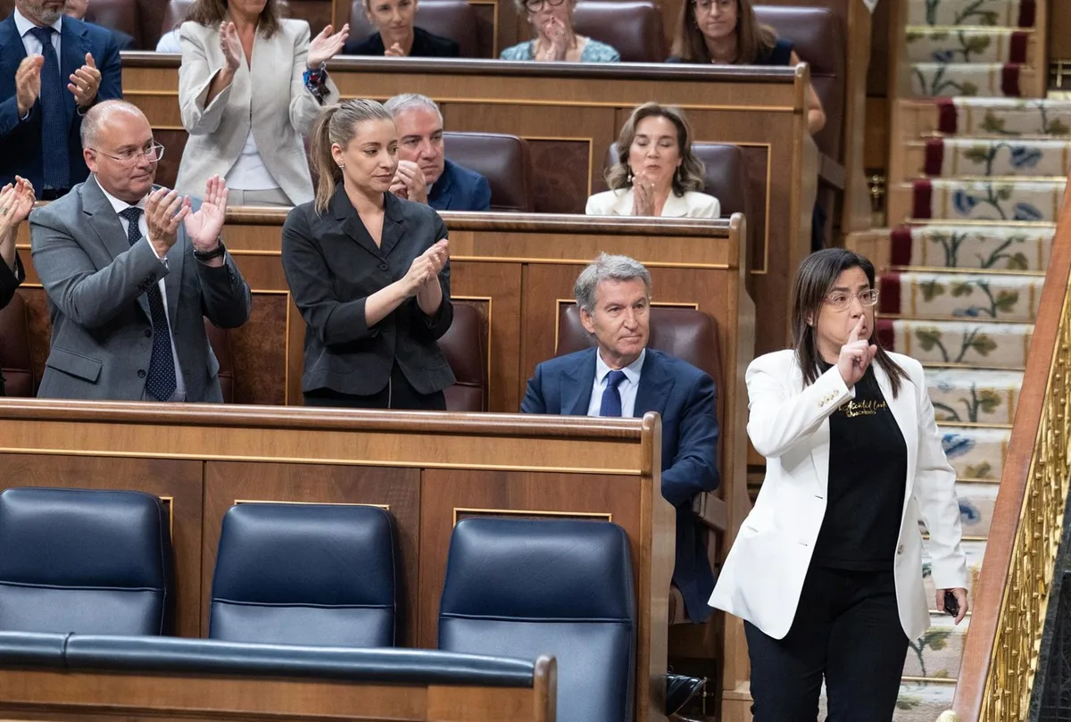 La diputada Ana Vázquez advierte que volverá a llevar al Congreso el bote de gas pimienta "las veces que haga falta"