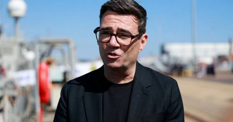 Burnham anuncia plano para garantir teto a sem-abrigos