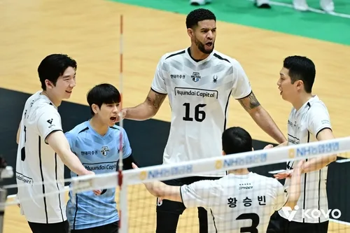 2년 만에 KOVO 컵대회 돌아온 현대캐피탈, OK에 3-2 승리(종합)