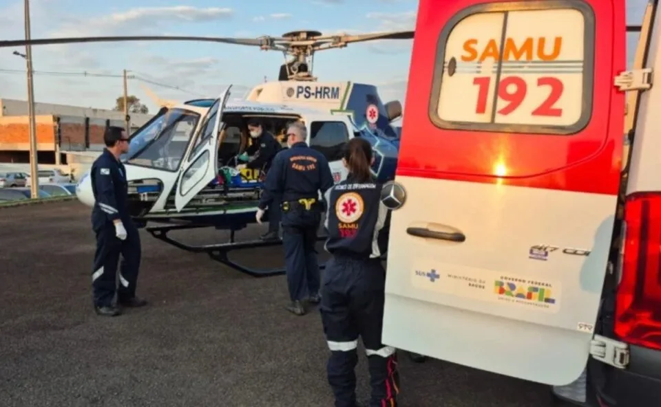 Acidente doméstico! Criança de 1 ano e 9 meses sofre graves queimaduras com água quente e mobiliza resgate aéreo