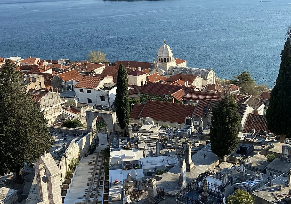 Así es la catedral de Sibenik, el templo que exhibe 70 caras y 3 leones en su fachada