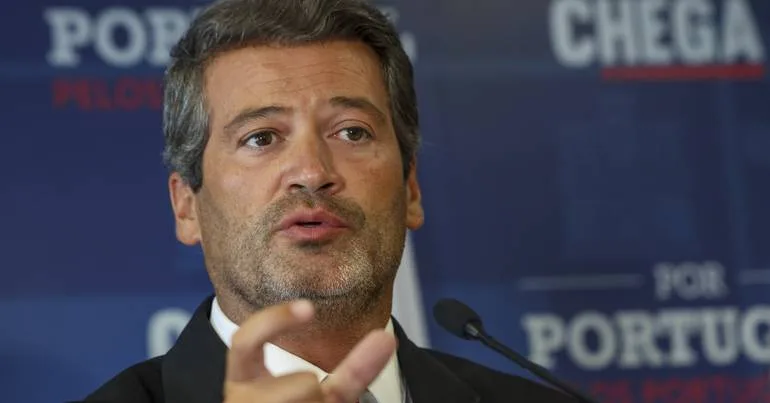 Ventura acusa Governo de "roubo" nos combustíveis