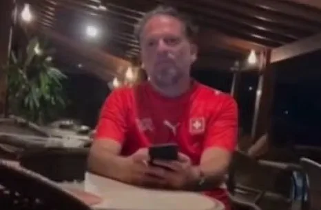 Cantora é alvo de racismo: turista a chama de ‘escrava’ e pergunta ‘valor’