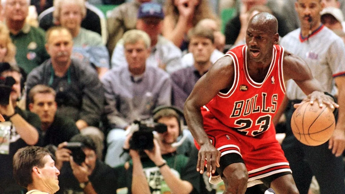 Versteigerungs-Wahnsinn in den USA - 12,5 Millionen Euro für dieses Basketball-Trikot