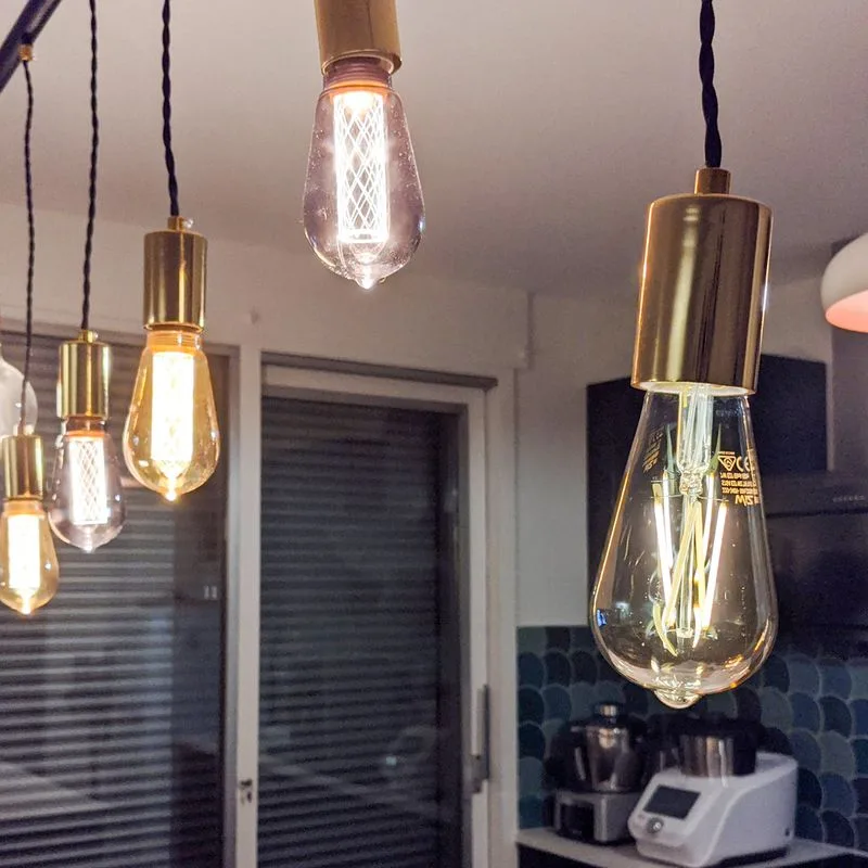 Actualité : Bon plan – L'ampoule / luminaire connecté Wiz E27 Filament ST64 Ambrée "5 étoiles" à 11,49 € (-28%)