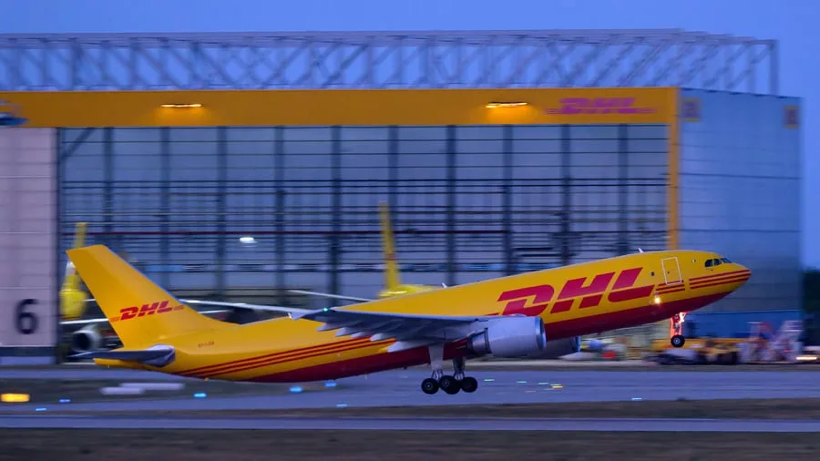Ukraine: DHL dient sich als Logistiker für ukrainische Waffenexporte an