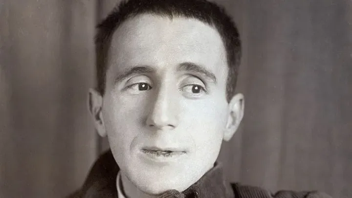 70 ans de la mort de Bertolt Brecht : quel héritage pour le théâtre politique contemporain ?