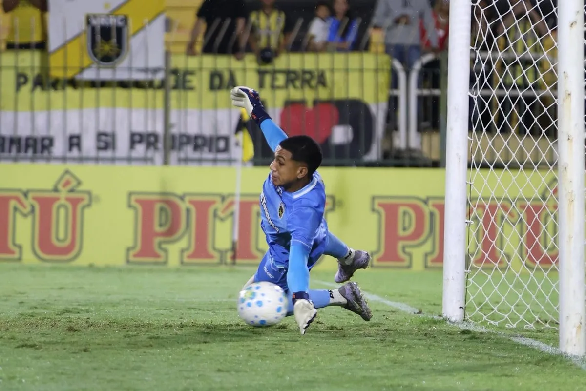 Volta Redonda estende contrato do goleiro Avelino