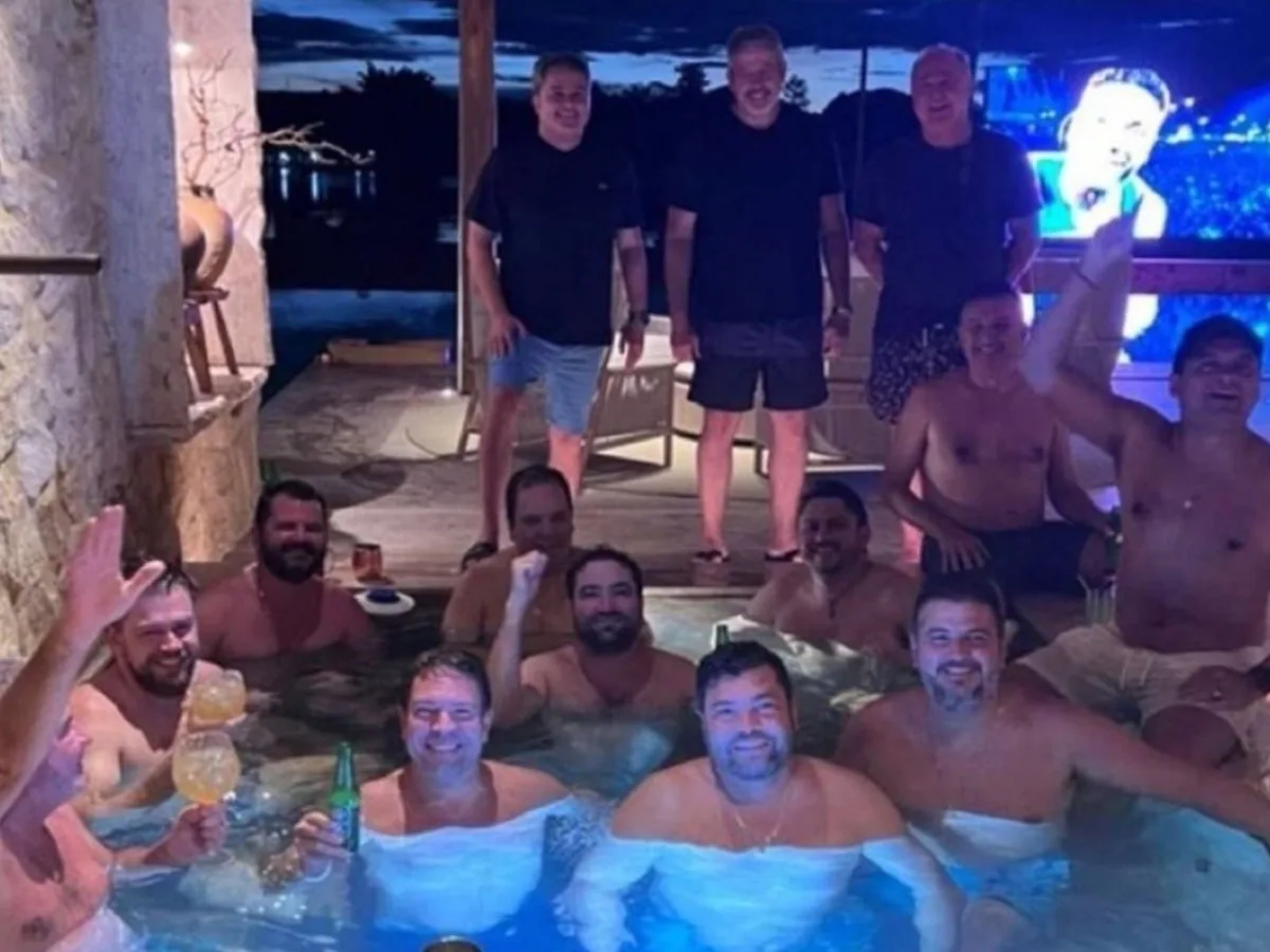 Foto na piscina e jantar secreto: a “alma podre” de Brasília