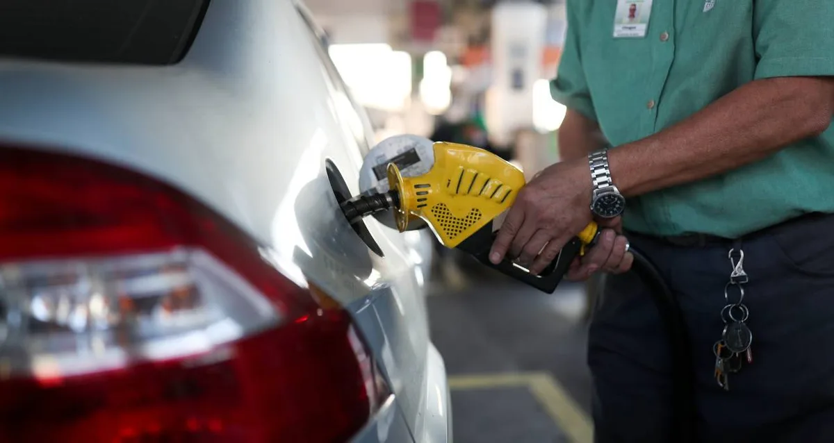 Segunda maior refinaria do país reduz preço da gasolina em 11,3%