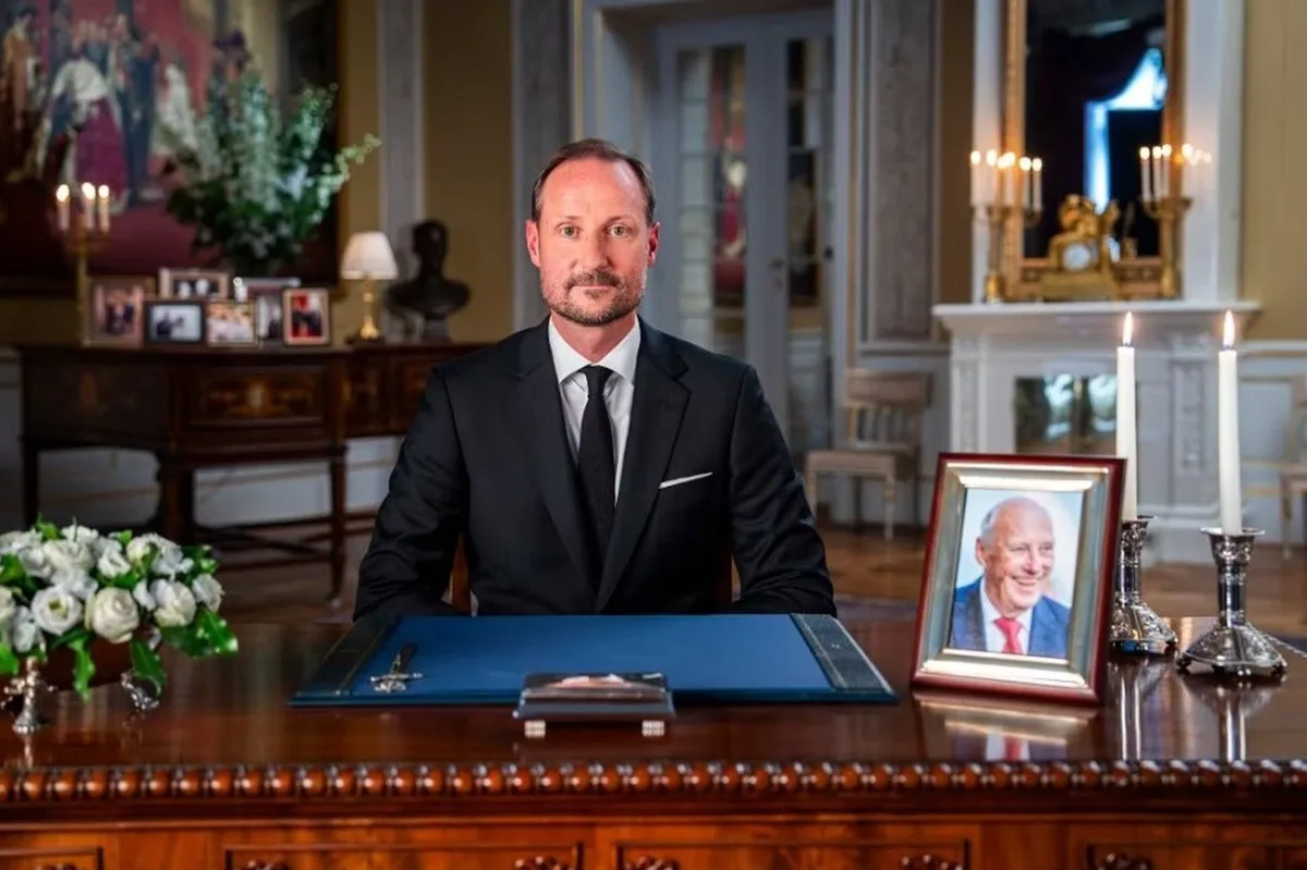 El rey Haakon de Noruega recuerda a su "seguro" y "cálido" padre en su primer discurso como monarca