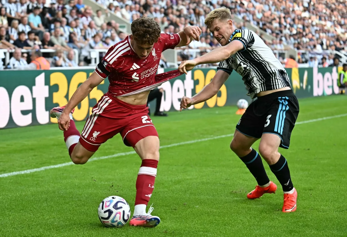 El nuevo Liverpool de Iraola logró empatar sobre la hora y con gol de penal ante el Newcastle