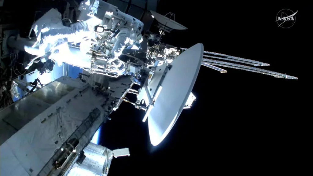 Deuxième sortie spatiale pour la spationaute Sophie Adenot