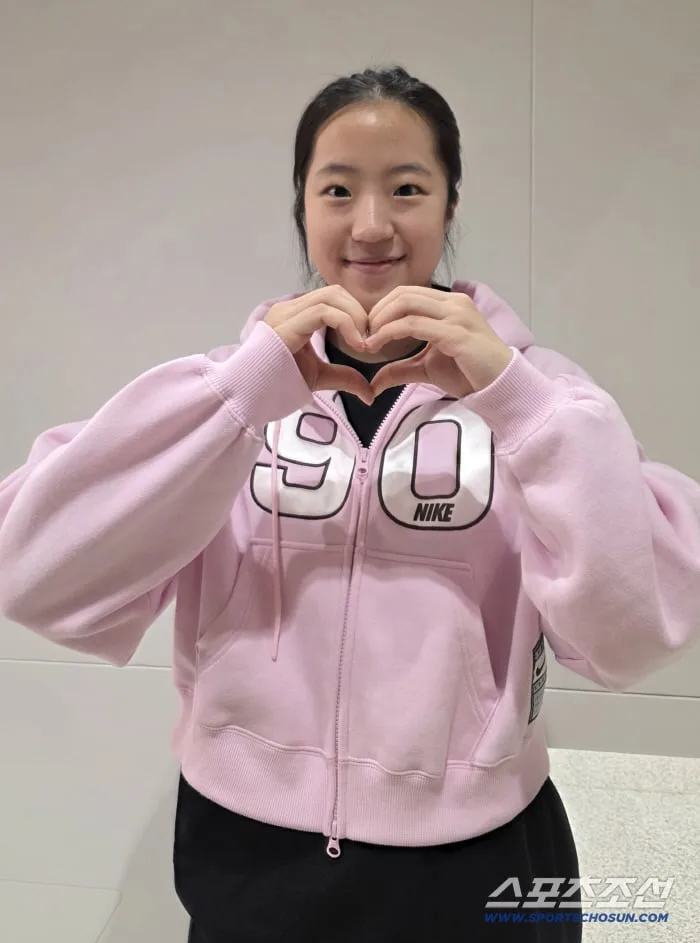 "열심히 살았다고 하늘이 도운게 아닐까요?" '금의환향' 신유빈이 말하는 3-10→13-11 혼복 기적우승의 비결..."계속 성장하는것이 목표"[진심인터뷰]