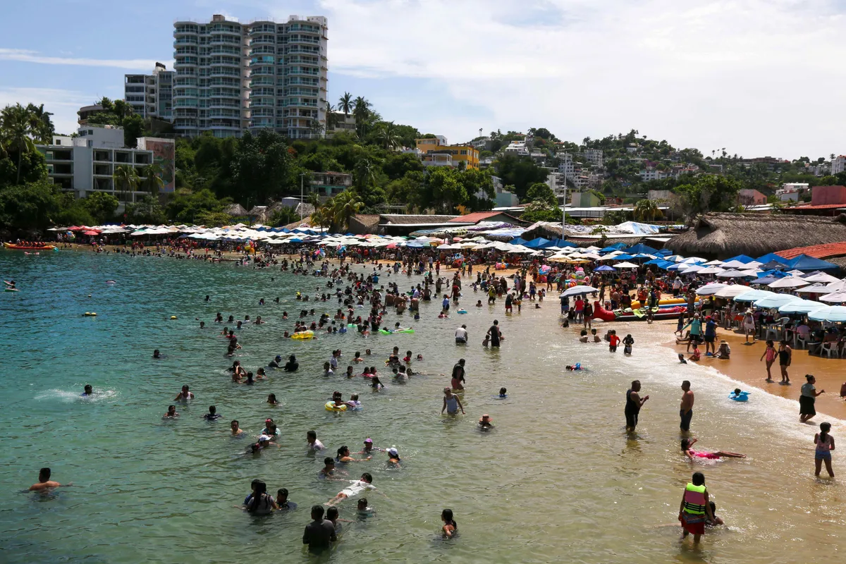 Sheinbaum rechaza impacto al turismo debido al incremento del Derecho de No Residente