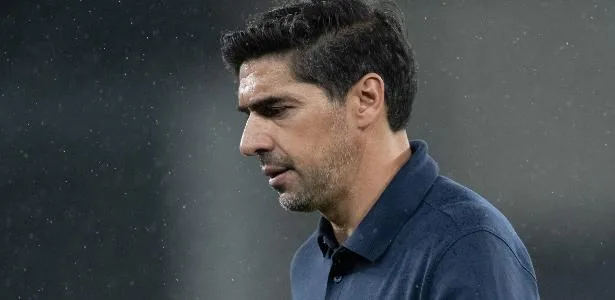 Abel recorre a jogo mental com o Flamengo após Palmeiras virar perseguidor