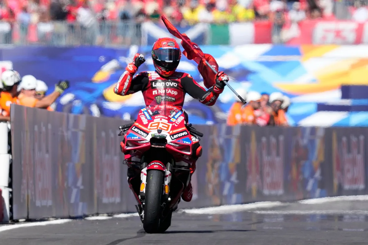 Márquez defiende liderato por vez primera