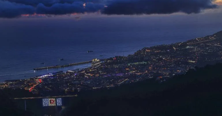 Cadáver de homem encontrado a flutuar em praia do Funchal