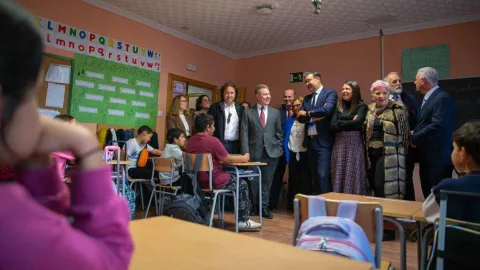 La Junta anuncia 23 millones para climatizar centros y 1.000 profesionales mÃ¡s para la inclusiÃ³n educativa