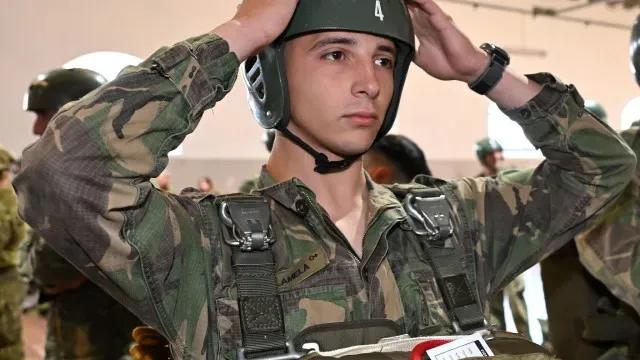 Estado paga 230 mil€ a pais de militar que morreu em salto de paraquedas