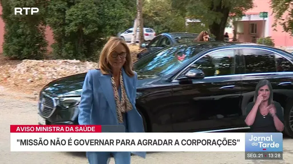 Ministra da Saúde avisa que não governa para agradar a corporações