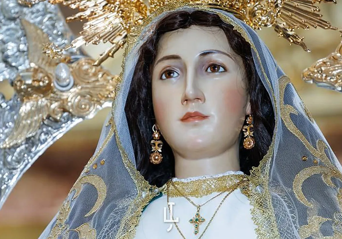 El trabajo minucioso del restaurador que ha recuperado el esplendor de la patrona de Lillo en Toledo