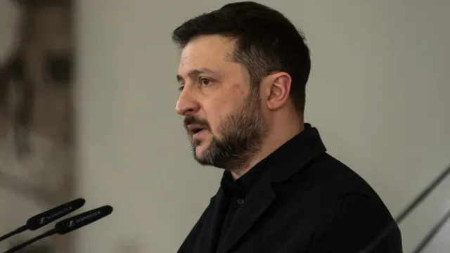 Zelensky afirma que Moscovo está a investir em mísseis balísticos