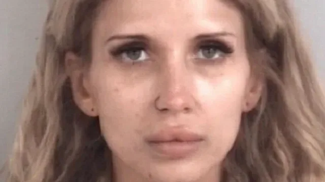 Mãe mata filha de 2 anos e contrata fotógrafo para editar fotos de luto