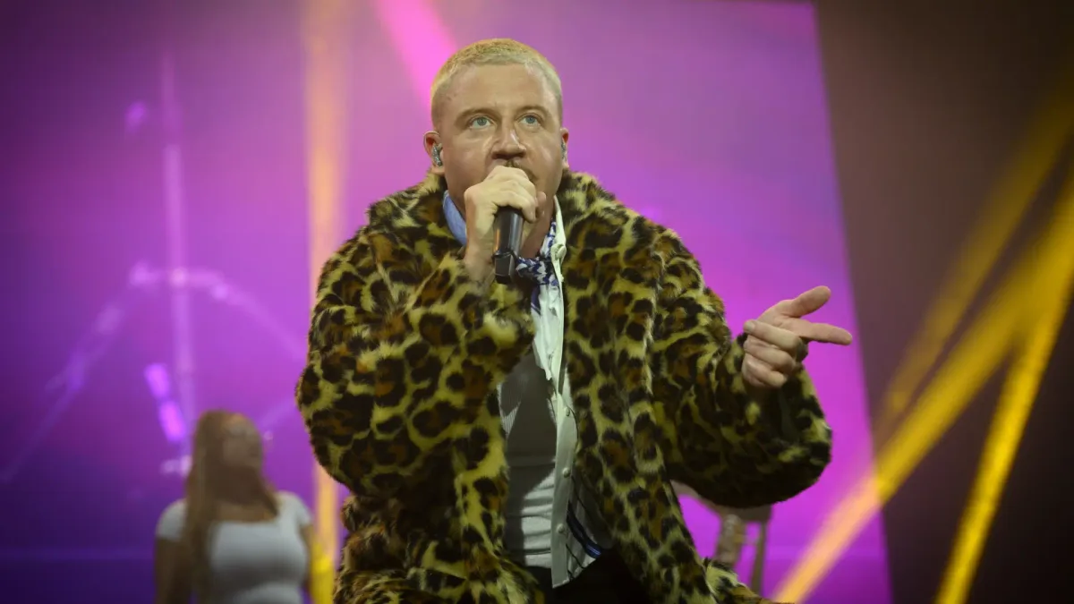 Macklemore dona un millón de dólares de su gira con Ed Sheeran para apoyar a Palestina... y el magnate que le vetó, dos