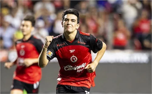 Gilberto Mora preocupa en Xolos; Sebastián Abreu revela su diagnóstico