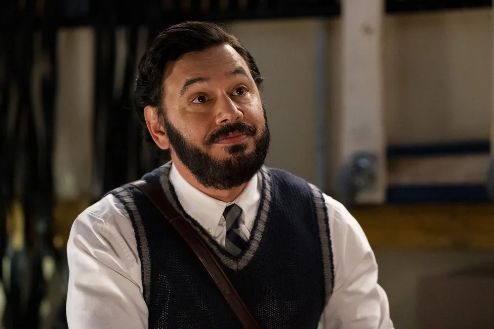 ‘Newlyweds’: Comédia com Téa Leoni escala astro de ‘Lopez vs. Lopez’ ao elenco