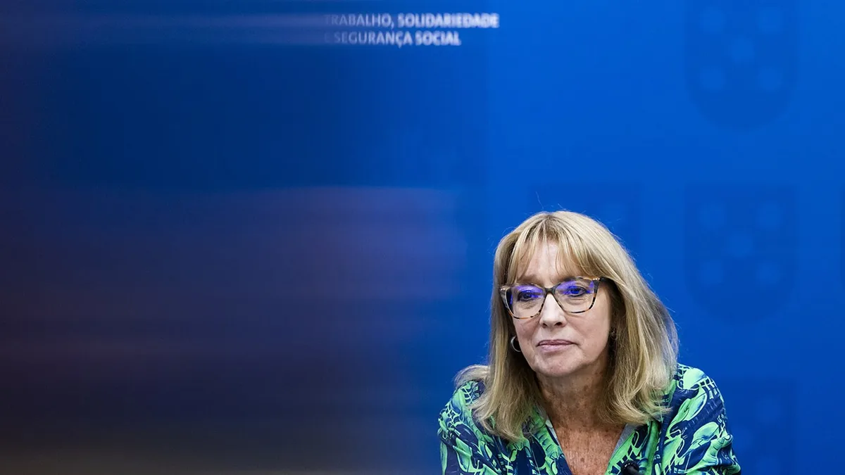 Governo vai aumentar salário mínimo nacional para 970 euros em 2027