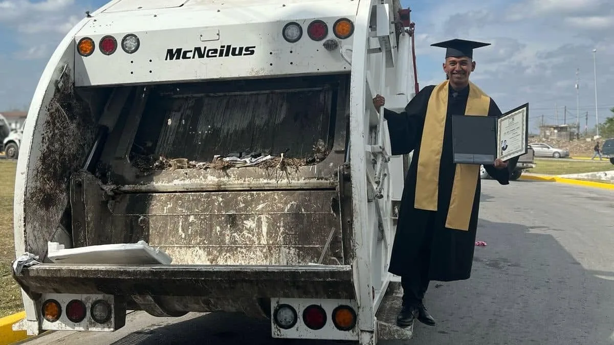 “Una graduación es resultado del esfuerzo”: trabajó cinco años como recolector de basura para pagarse la carrera de Derecho y festejó en el camión