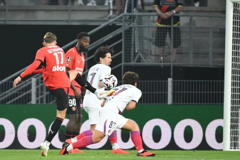 La jolie ouverture du score de Sebastian Szymanski avec Rennes face au PSG en vidéo