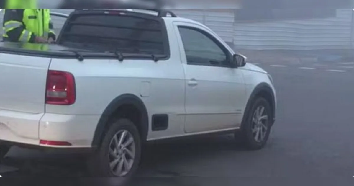 Veículo parado há meia hora bloqueia trânsito no PR e motorista é encontrado dormindo
