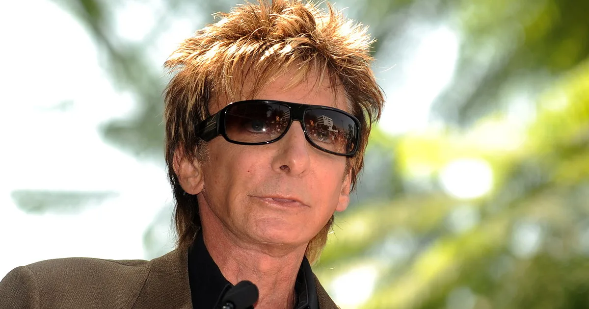 Preocupación por la salud de Barry Manilow: interrumpió un recital y volvió a cancelar sus shows