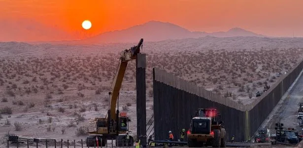 Governo Trump retoma construção de muro na fronteira do Texas com o México