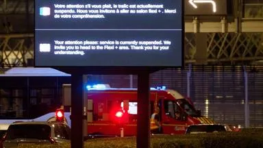 Verletzte nach Unfall am Eurotunnel: Bus und Zug kollidiert