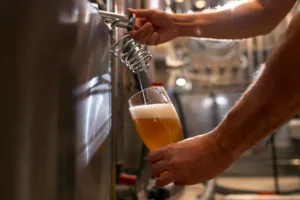 Sem embriaguez, cerveja no almoço não justifica demissão por justa causa
