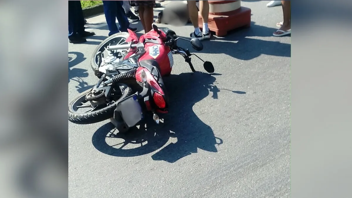 Motociclista fica gravemente ferido em acidente na BR 101 em Cachoeiro