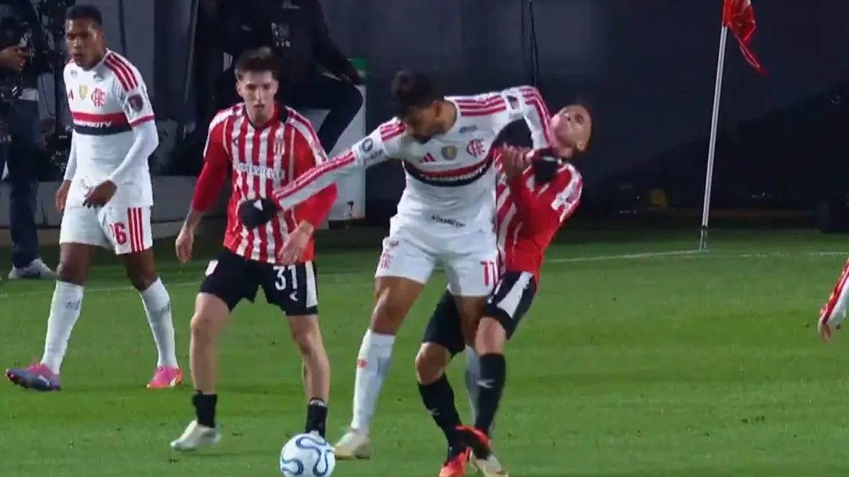 La polémica en Estudiantes-Flamengo: el brutal codazo de Paquetá a Piovi que debió ser sancionado con roja