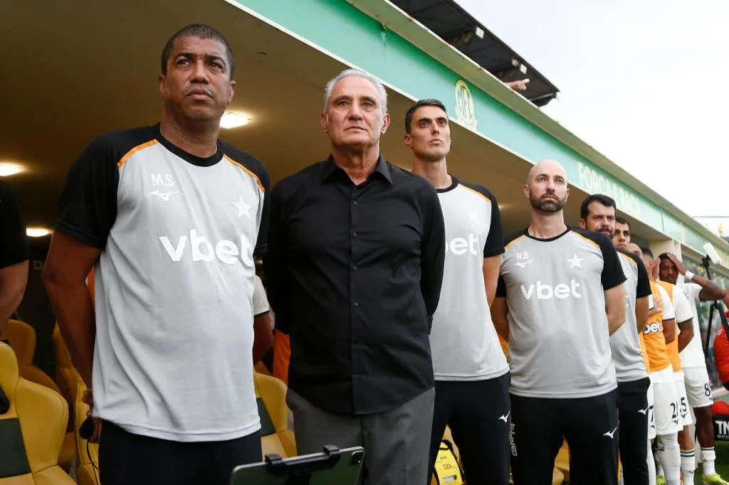 Tite cita cansaço para explicar derrota e fala sobre estreia de Ziyech: “Ziyech te traz uma qualidade individual”