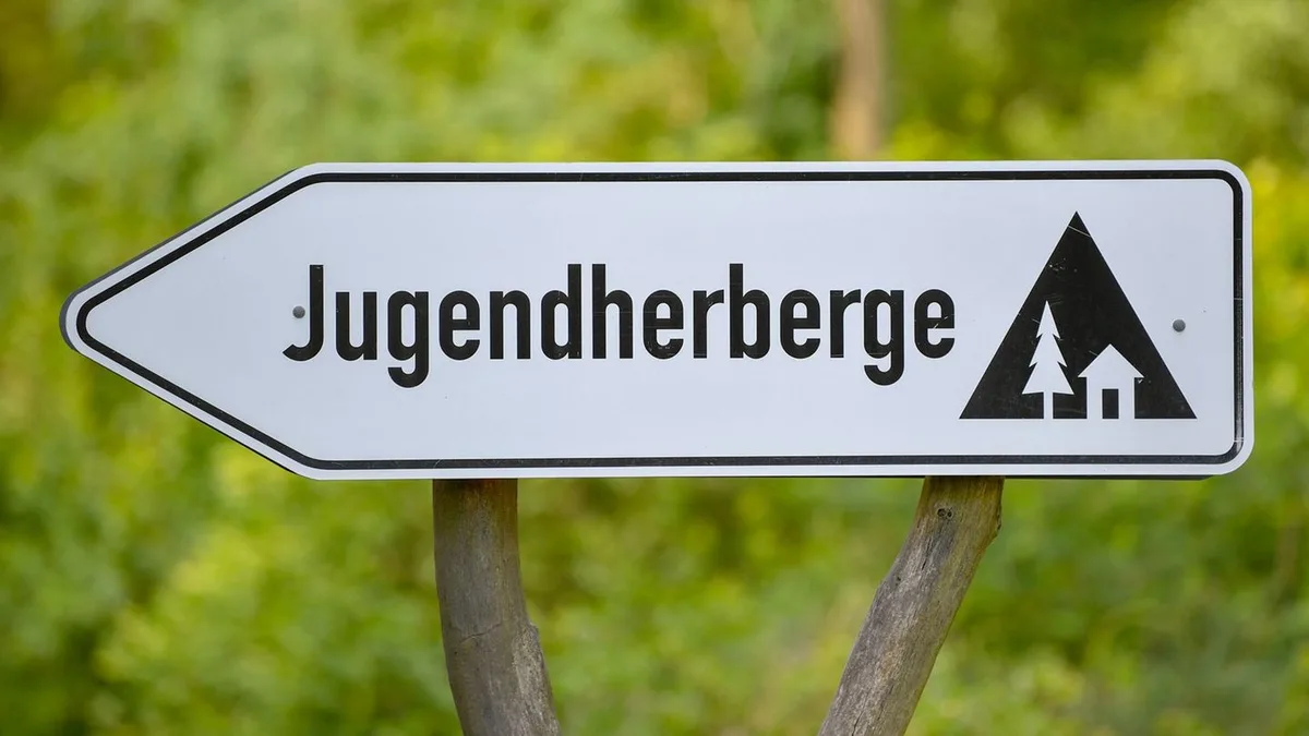 Neue Jugendherberge: Neue Jugendherberge öffnet – Sparzwänge bei Familien spürbar
