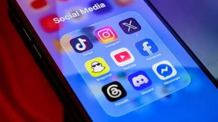 Est-il possible d'organiser un référendum sur l'interdiction des réseaux sociaux aux moins de 15 ans, malgré la censure du Conseil constitutionnel ?