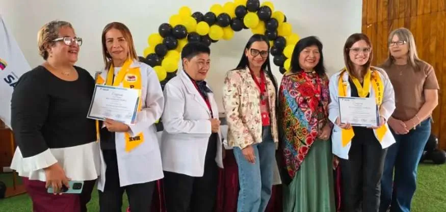 Certifican a 48 nuevos asistentes técnicos de laboratorio clínico