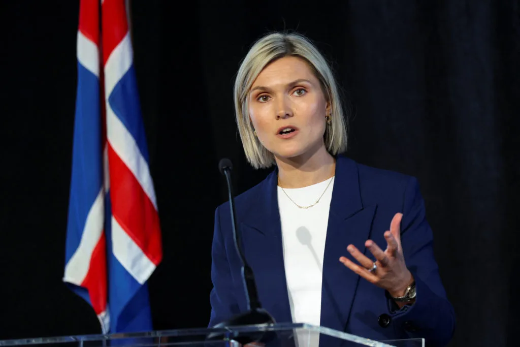 Icelandic voters reject a proposal to restart negotiations to join the European Union