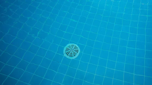 Piscina de Viana do Alentejo fechada por contaminação da água