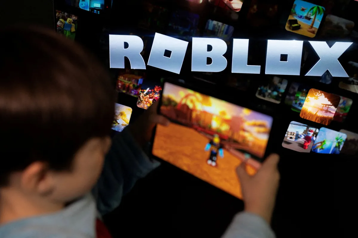 Una herramienta de inteligencia artificial detecta señales de acoso sexual en Roblox, la plataforma que usan 123 millones de niños cada día