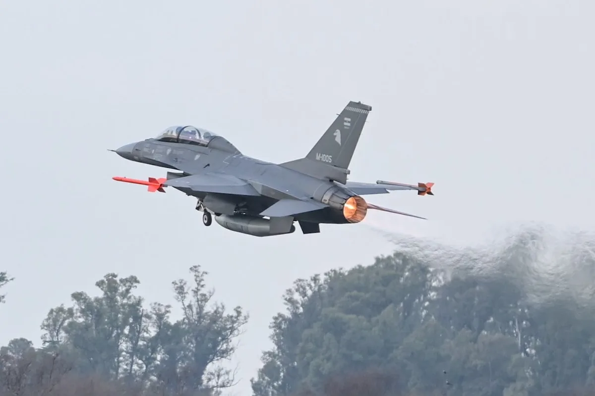 En septiembre llegarán seis nuevos F-16 y el Gobierno negocia la compra de helicópteros Black Hawk