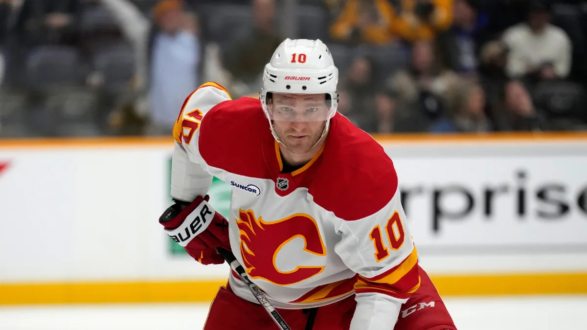 Conroy: Flames’ Jonathan Huberdeau has setback in surgery recovery